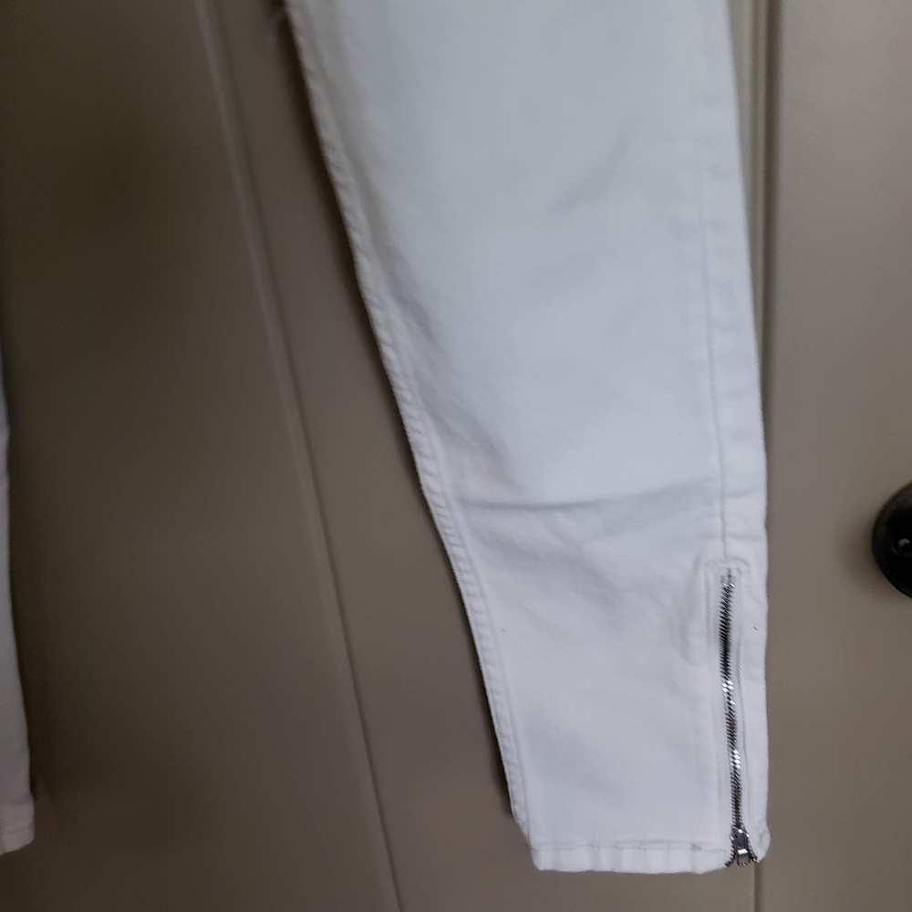 White Jean - Picture 3 of 3